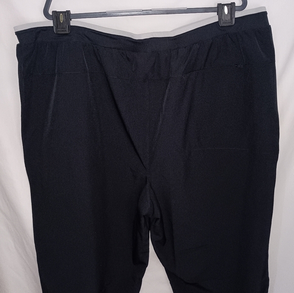 NWT Womens Fabletics Fundamental 4 Way Stretch Black Pants Size 2X 2XL XXL - Picture 6 of 12
